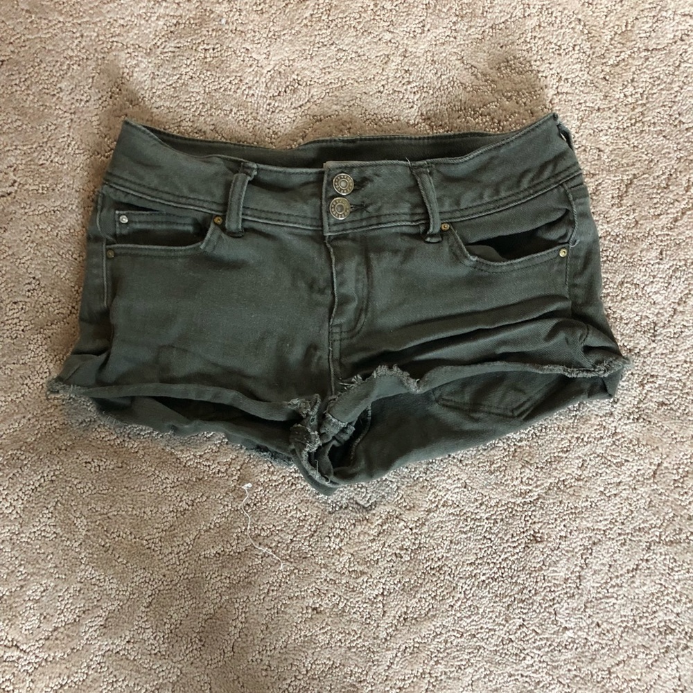 Army green double buttoned shorts